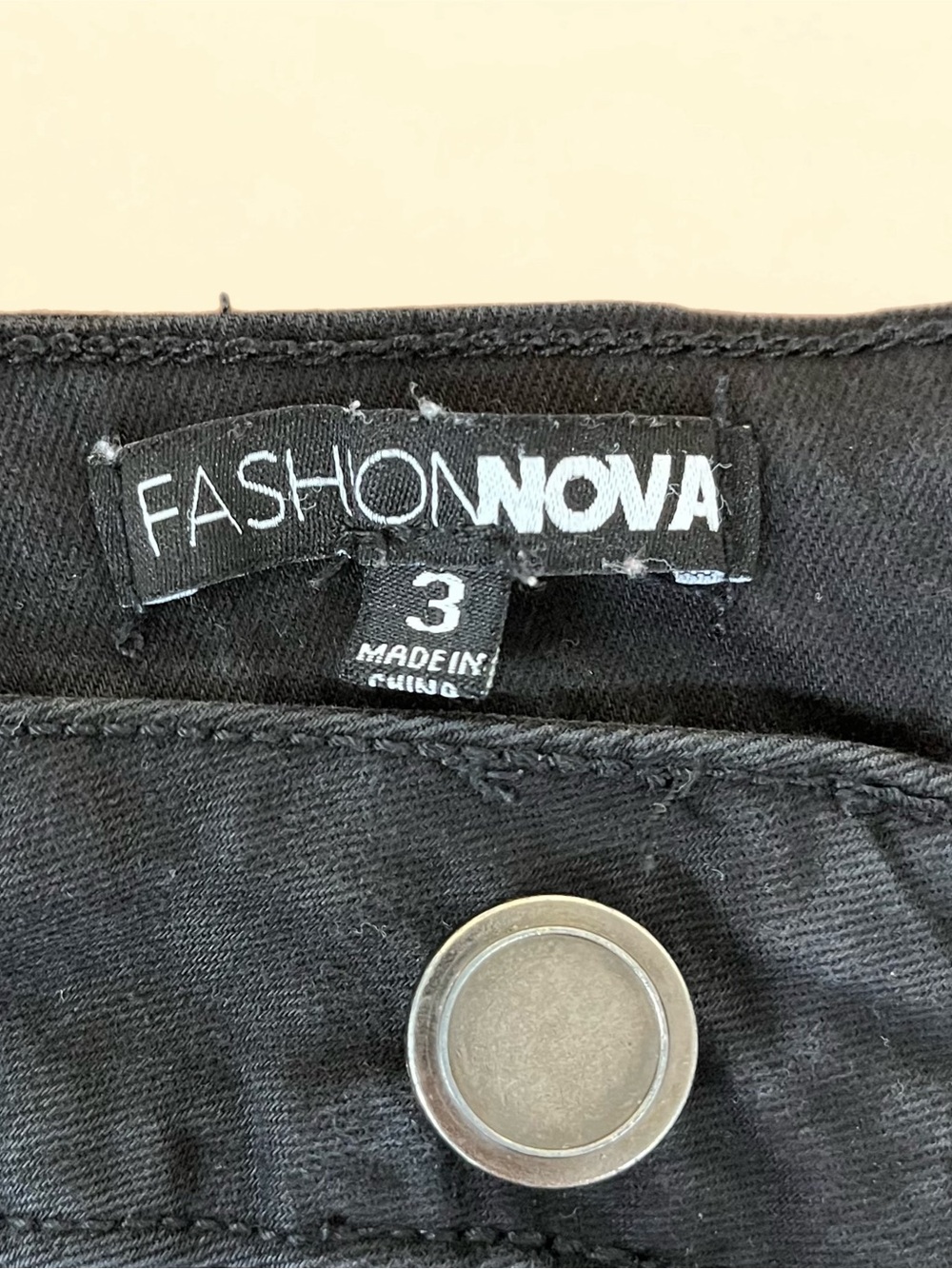 🌟 Fashion Nova Black Mid-Rise Cuffed Mini Shorts | Juniors’ Sz 3 - Picture 9 of 9